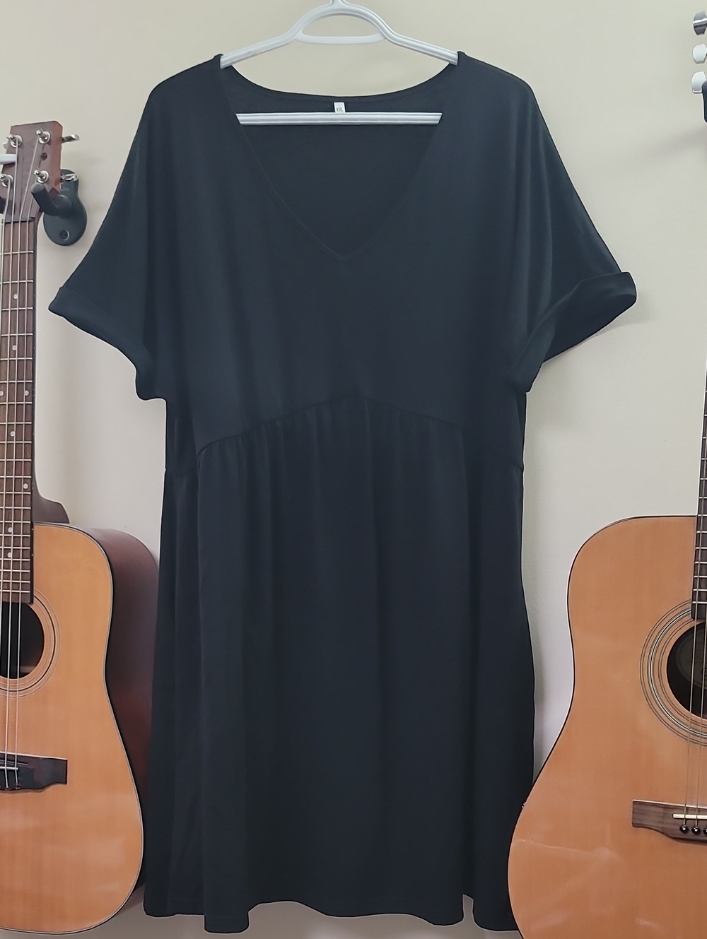 Source Unknown Black V-Neck Midi Dress